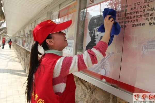 学雷锋 在行动——校级学生组织积极开展学雷锋活动