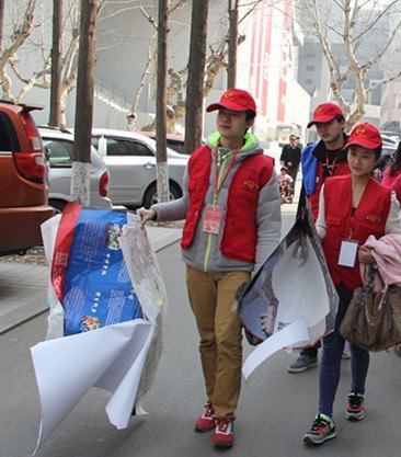 学雷锋 在行动——校级学生组织积极开展学雷锋活动