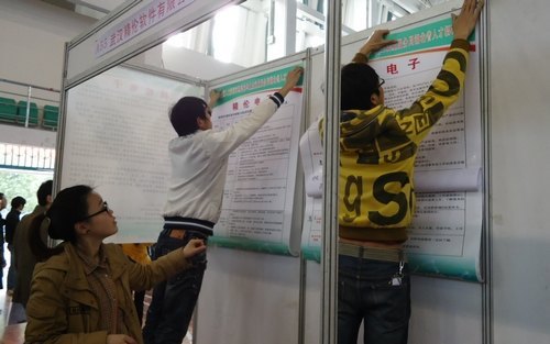 ������ҵ��ѧ����־Ը����֯���뿪չ��ѧ�׷棬�ٺ�г��־Ը����