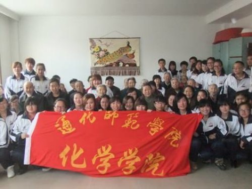 化学学院学生到永椿敬老院开展慰问活动