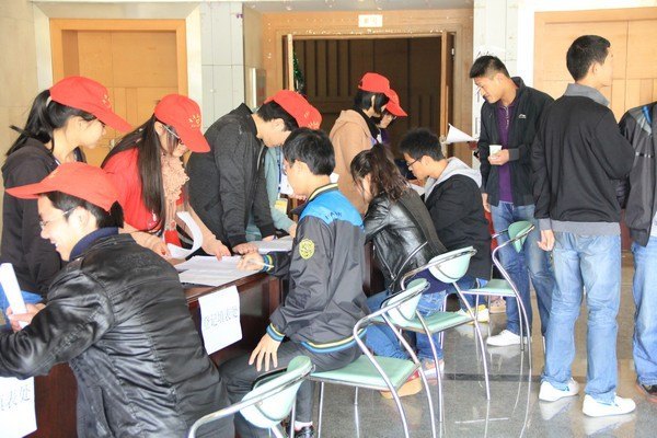 �人���̴�ѧʦ����ͬ���롰�׷��¡�������Ѫ�