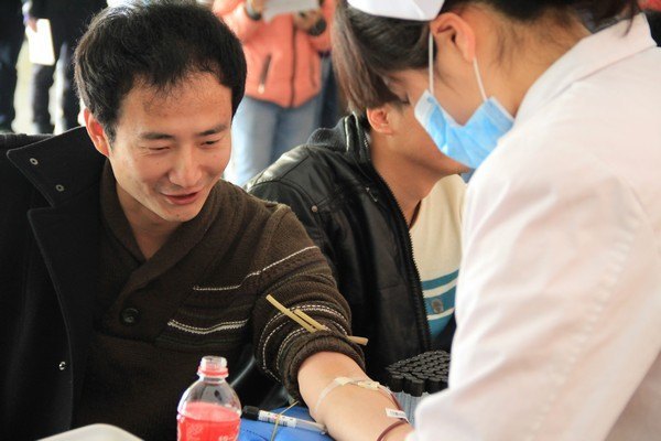 �人���̴�ѧʦ����ͬ���롰�׷��¡�������Ѫ�