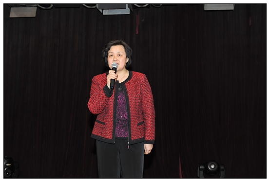 ����ѧԺ����ٰ���ף���˹��ʸ�Ů�������