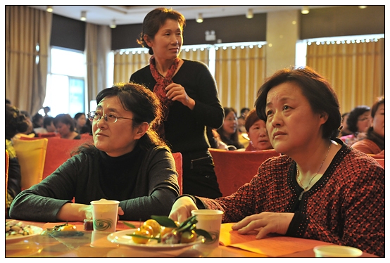 ����ѧԺ����ٰ���ף���˹��ʸ�Ů�������