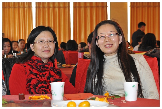 ����ѧԺ����ٰ���ף���˹��ʸ�Ů�������