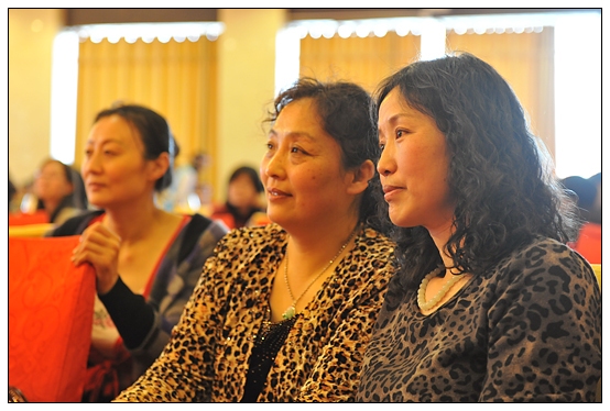 ����ѧԺ����ٰ���ף���˹��ʸ�Ů�������