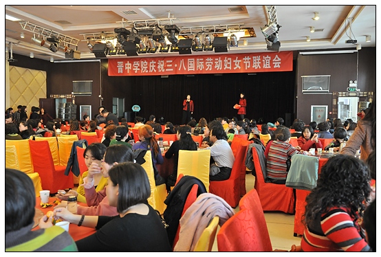 ����ѧԺ����ٰ���ף���˹��ʸ�Ů�������