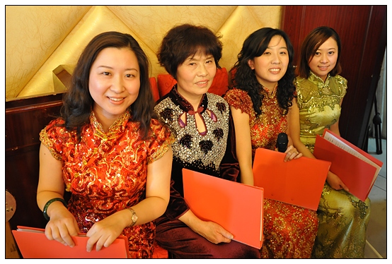 ����ѧԺ����ٰ���ף���˹��ʸ�Ů�������