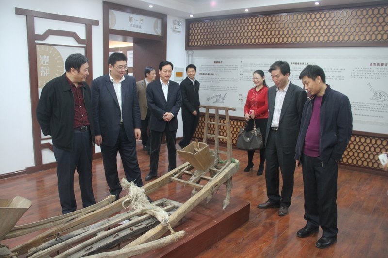 省教育厅专家组莅临许昌学院实地考察思想政治工作