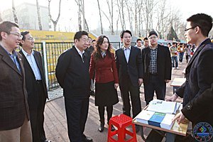 学校举办山东省2013年春季高校毕业生就业招聘会