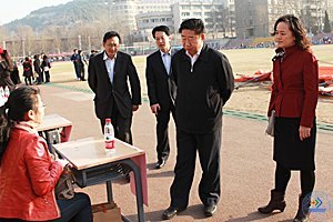 学校举办山东省2013年春季高校毕业生就业招聘会