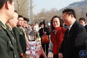 征兵宣传走进高校毕业生就业招聘会