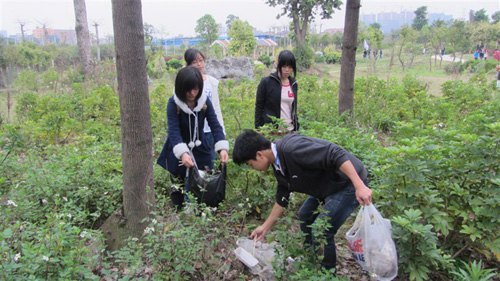 �����׷澫�� ��������������������ʦ��ѧԺ����־Ը�߲μӹ����ƽ�ѧ�׷���̬������־Ը�����ջ