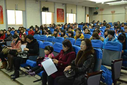 教育学院召开2010级学生顶岗支教动员暨培训会