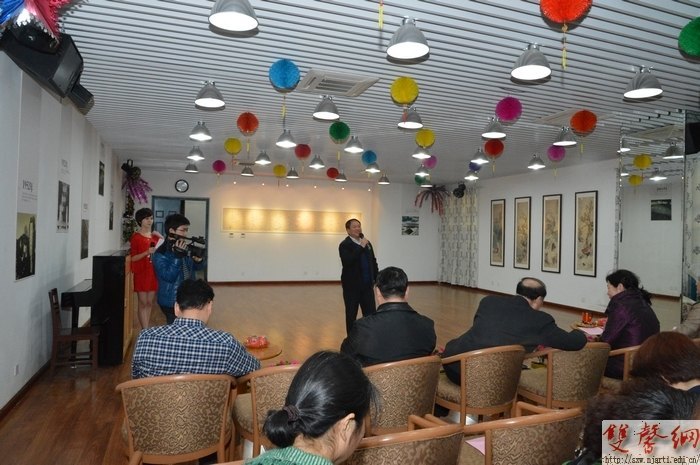 �Ͼ�����ѧԺ�ٰ���������ף�����ˡ������Ͷ���Ů��