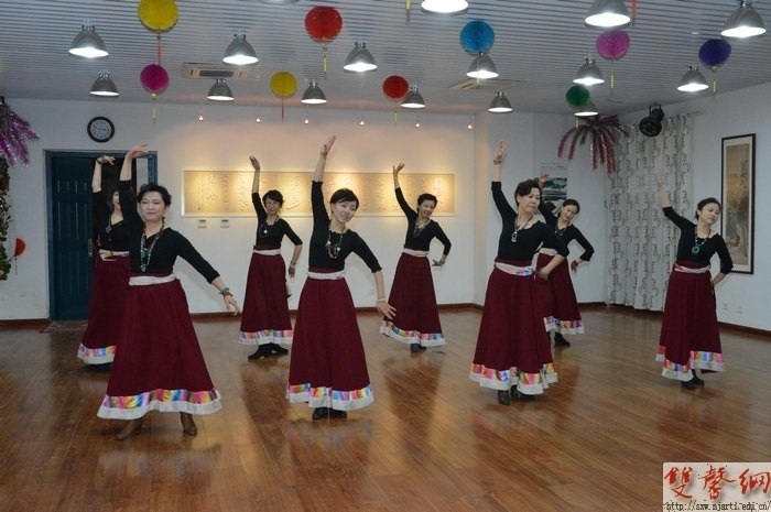 �Ͼ�����ѧԺ�ٰ���������ף�����ˡ������Ͷ���Ů��