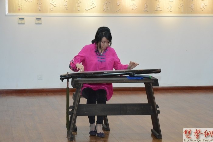 �Ͼ�����ѧԺ�ٰ���������ף�����ˡ������Ͷ���Ů��