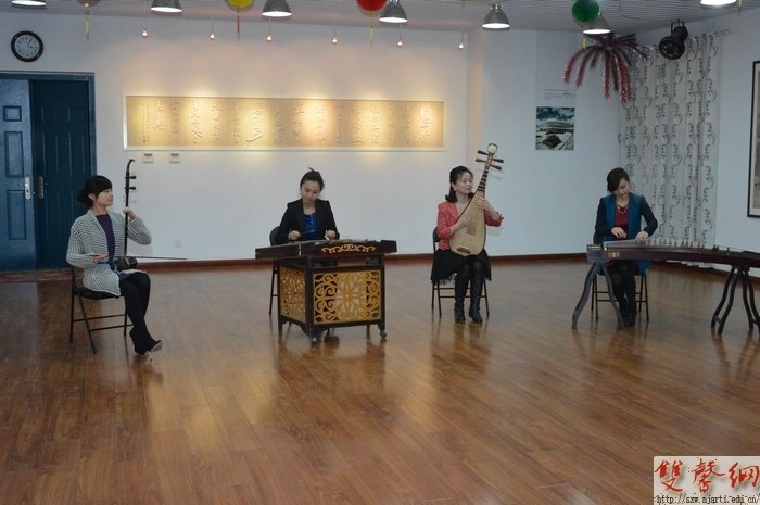 �Ͼ�����ѧԺ�ٰ���������ף�����ˡ������Ͷ���Ů��