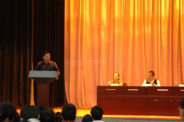 机电工程学院举办“传递自强、延续感恩”专题教育会