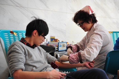 上海电力学院师生无偿献血奉献爱心