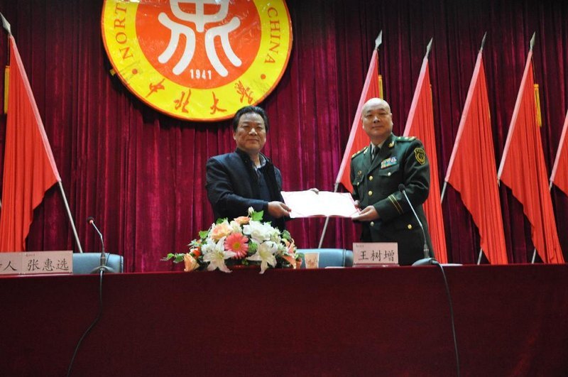 著名军旅作家王树增少将做客中北大讲堂