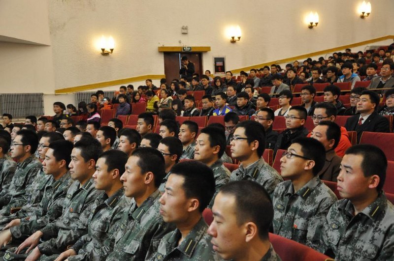 著名军旅作家王树增少将做客中北大讲堂