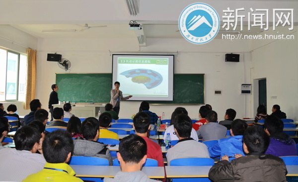 “挑战2013”系列校园文化活动暨第五届“挑战杯”大学生课外学术科技作品竞赛决赛开幕