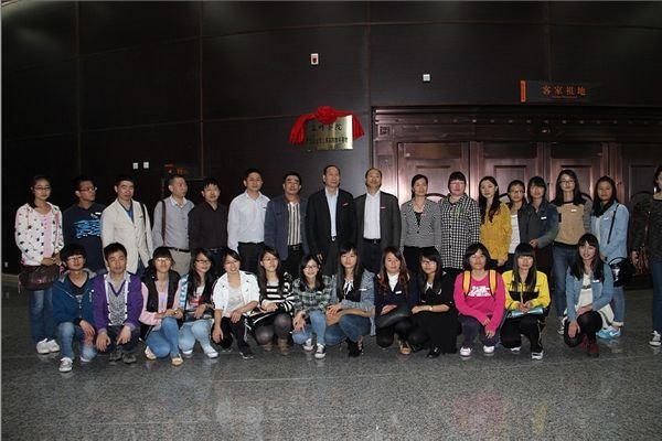 ����ѧԺ˼���������ۿ�ʵ����ѧ�����������в���ݹ���