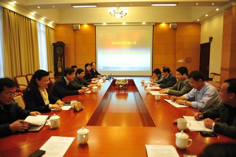 新疆大学党委书记李中耀一行来东华大学进行工作访问