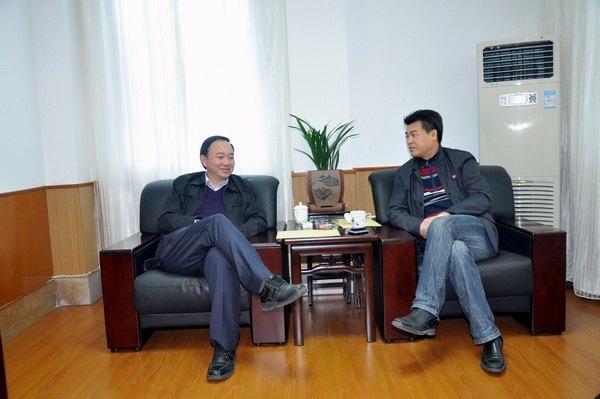 杜源生市长听取学校工作情况汇报