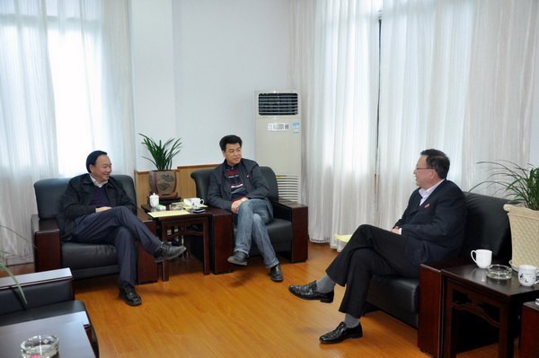 杜源生市长听取学校工作情况汇报