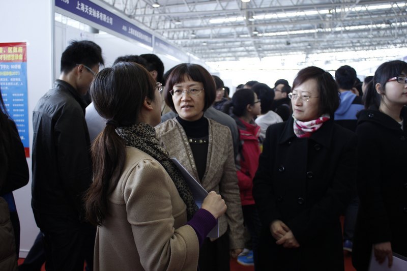 学校2013届毕业生供需洽谈会松江校区专场举行(图)