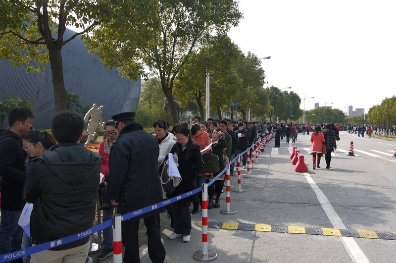 学校2013届毕业生供需洽谈会松江校区专场举行(图)