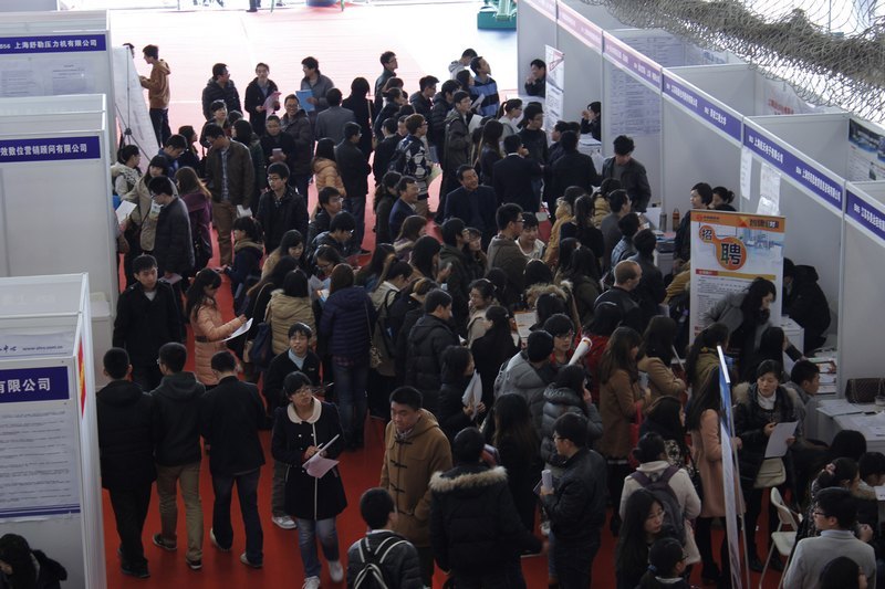 学校2013届毕业生供需洽谈会松江校区专场举行(图)