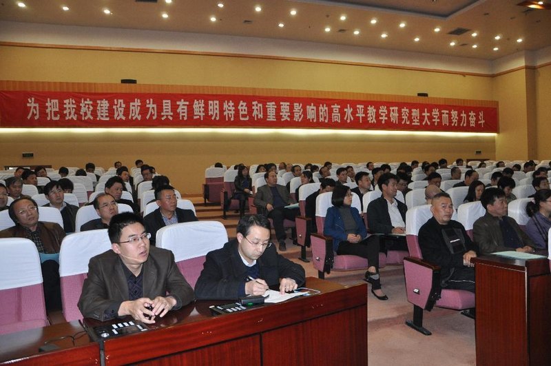 �б���ѧ�ٿ�2013�굳������������