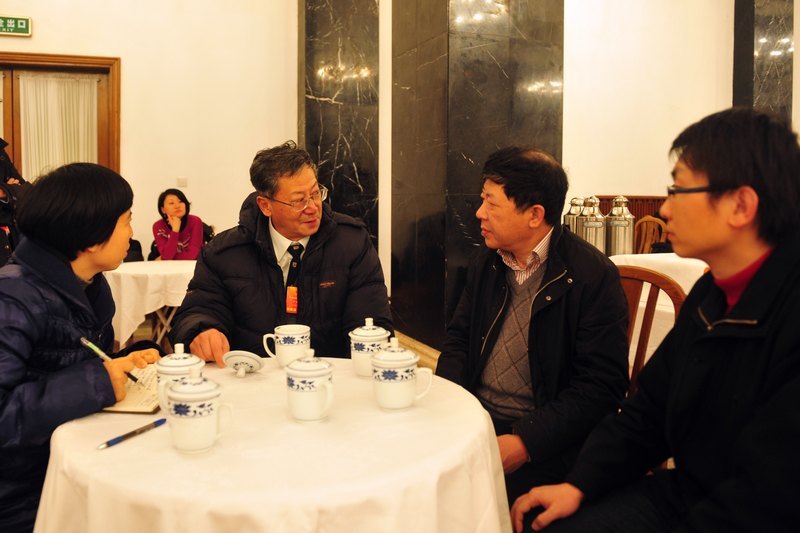 东华大学全国人大代表严诚忠教授履职归来