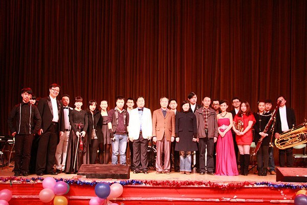 �人���̴�ѧ�ٰ조��ˮǧɽ�����顱��ҵ�Ļ���У԰��������