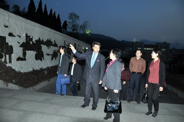 ���˴��쵼ݰУ�������