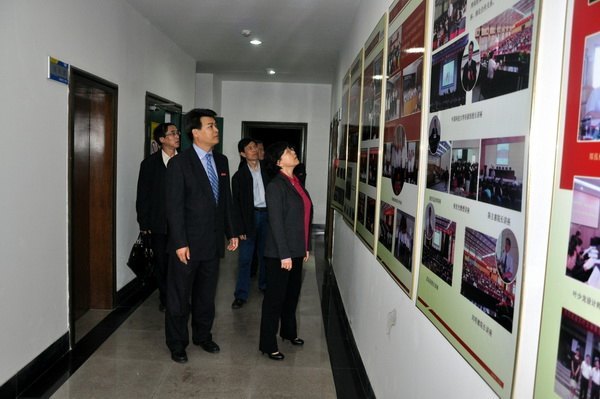 ���˴��쵼ݰУ�������