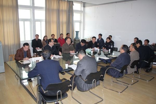 学校召开2013年综治工作布置暨现场交流会