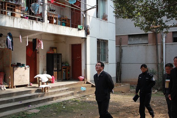 学校召开2013年综治工作布置暨现场交流会