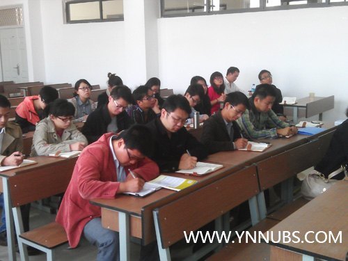 云南师范大学商学院杨林校区召开心理危机的预防与干预专项培训会