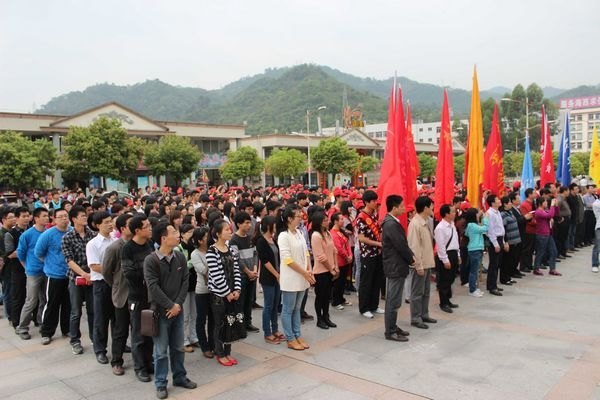 美丽校园见行动 师生合力美校园