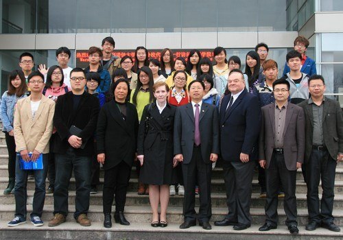 美国伊利诺伊大学春田分校校长访问台州学院