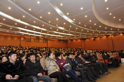 长春建筑学院召开学习贯彻十八大精神辅导报告会