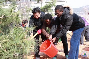 ѧУ�쵼�μ�ֲ���