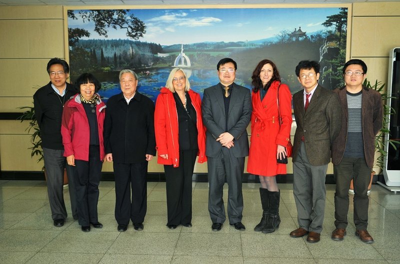 院领导会见明尼苏达大学德鲁斯分校文学院Susan Maher院长等一行