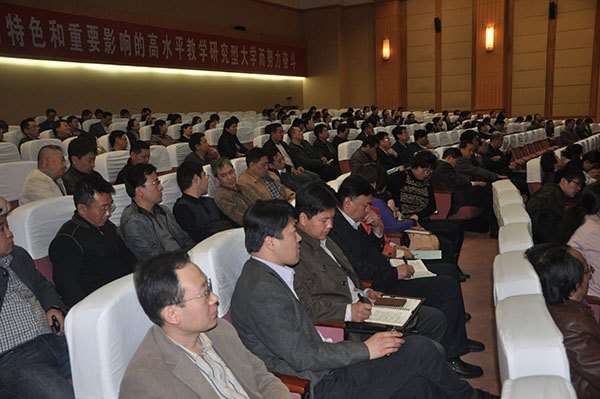 校长刘有智做党的十八大精神专题宣讲