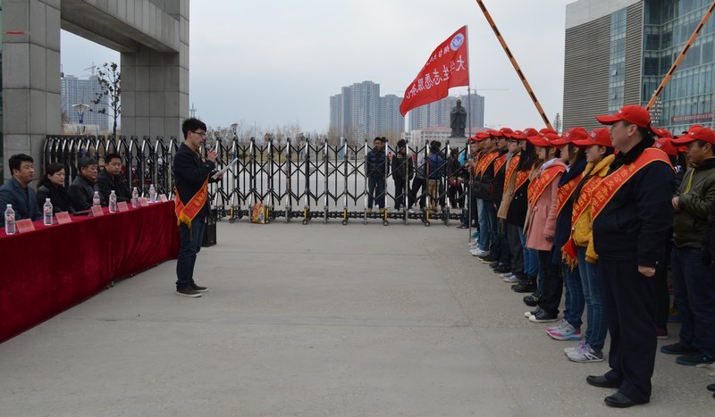 烟台大学文经学院联合市公交集团成立学雷锋志愿队