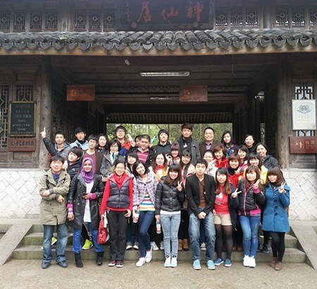 ̨��ѧԺ��ѧ��̤�����ɾӸ��ܽ��ϴ���